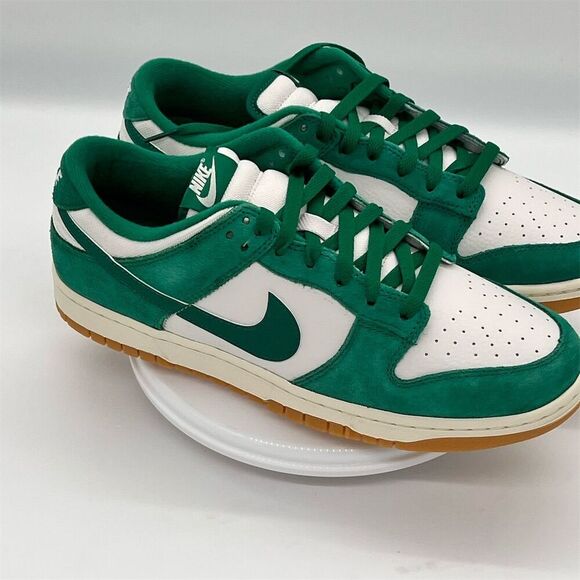 Nike Dunk Low SE 'Malachite Gum' not the same as you see in stores - Picture 1 of 16
